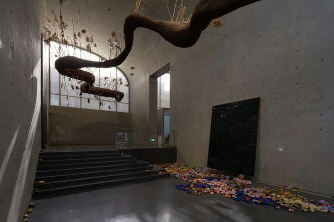 飞地艺术空间代理作品刚开始进入收藏,难免按照固有的审美情趣购买